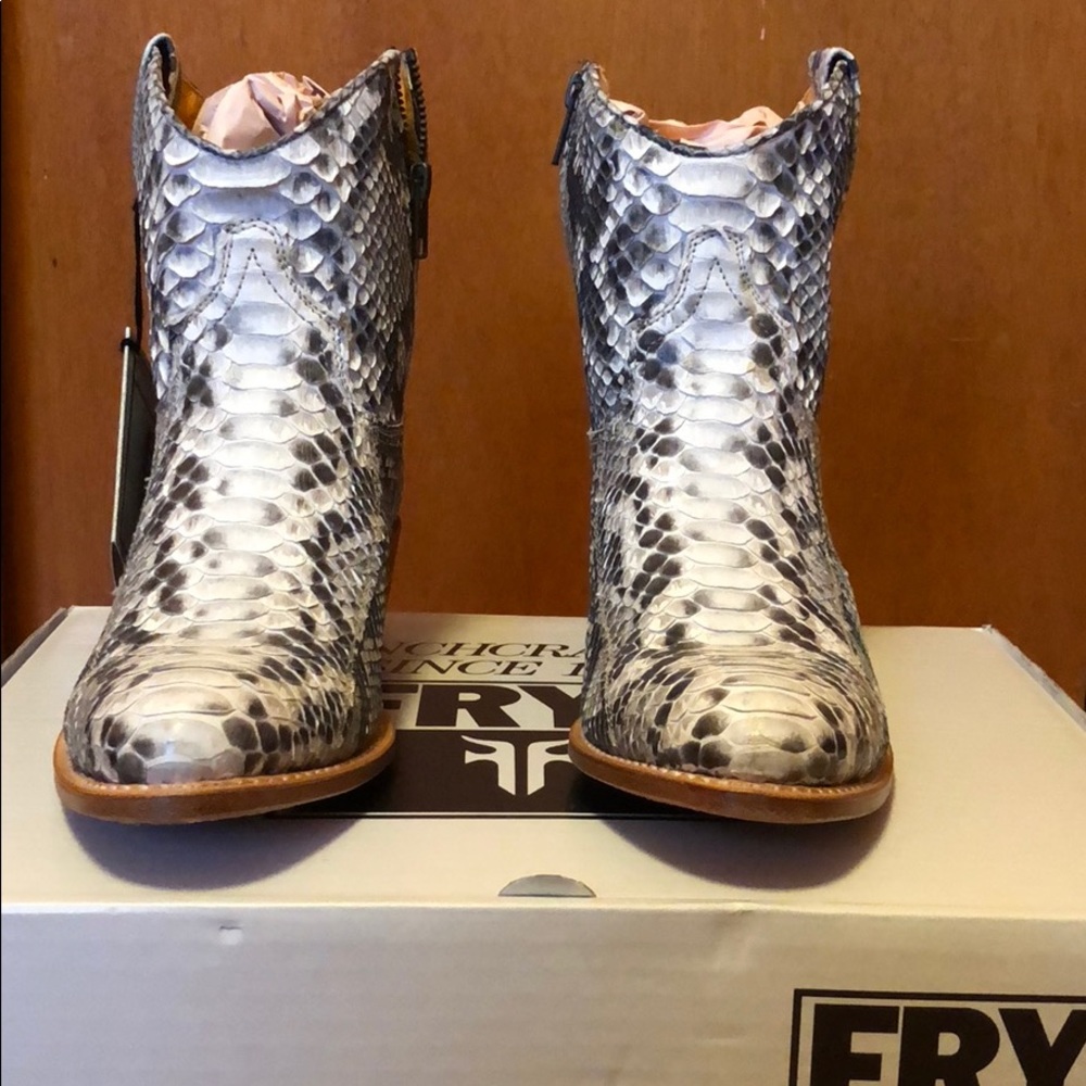 Frye Boot, SIZE 8